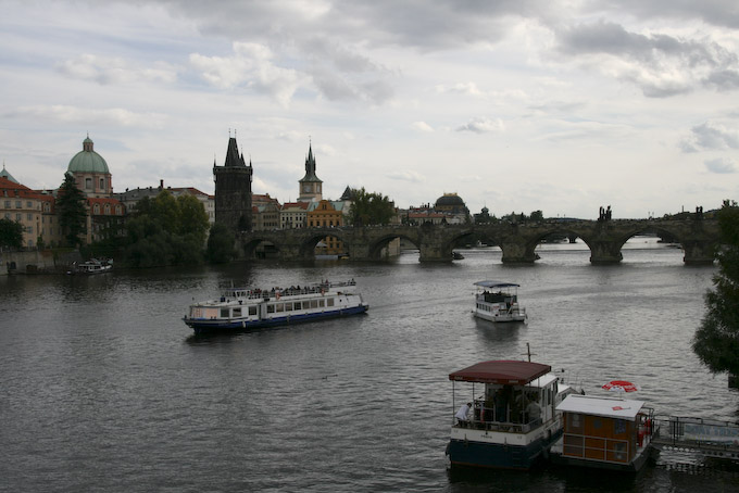 Pragreise (70 von 102).jpg - Das ist jetzt mal die Karlsbrücke aus einiger Entfernung.